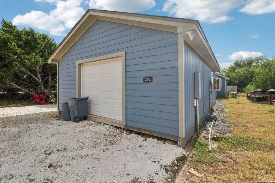 Exterior details and patio area of a home in , Bandera (Image 19).