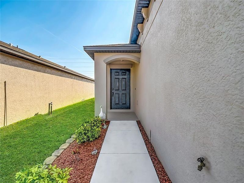 Exterior details and patio area of a home in , Spring Hill (Image 3).
