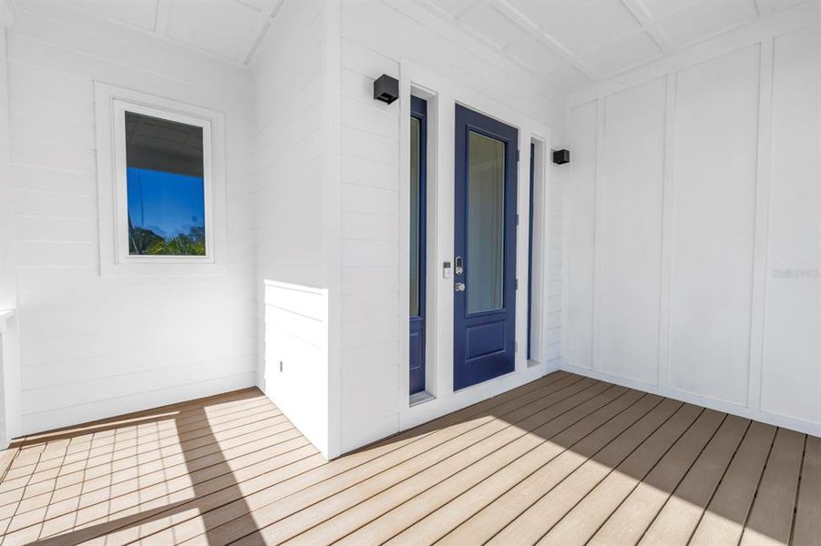 Exterior details and patio area of a home in , St. Petersburg (Image 3).