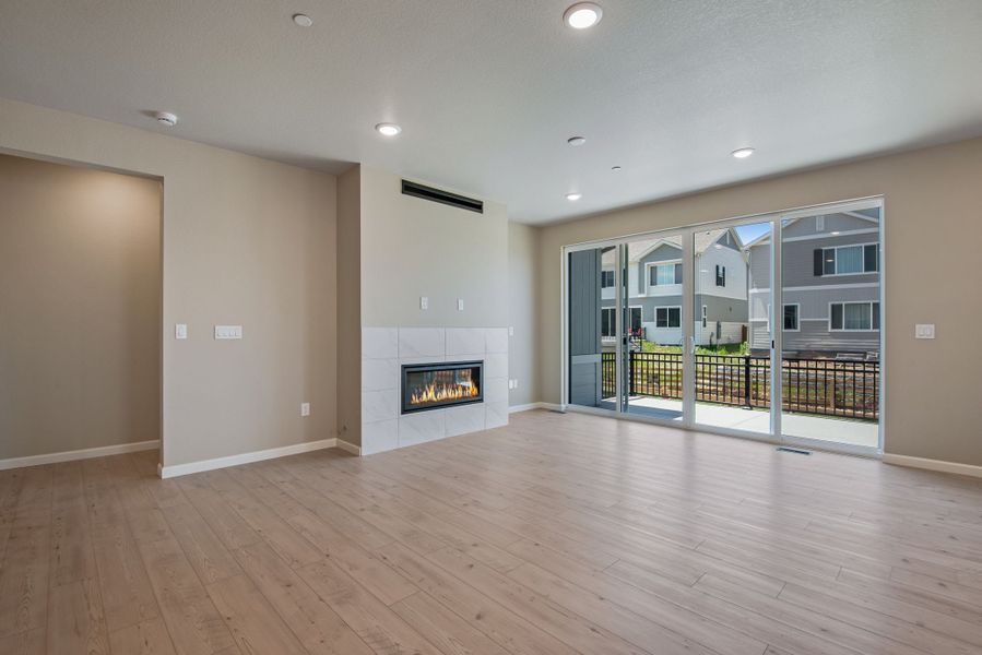 Spacious, unfurnished interior of a new home in Reunion, Commerce City (Image 24).