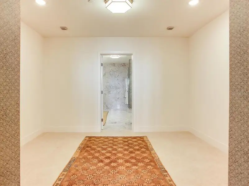 Spacious, unfurnished interior of a new home in The Ritz-Carlton Residences, Tampa (Image 26).