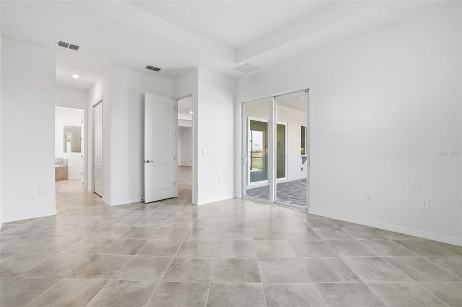 Spacious, unfurnished interior of a new home in Wellen Park Golf & Country Club, Venice (Image 18). Spacious, unfurnished interior of a new home in Wellen Park Golf & Country Club, Venice (Image 18).