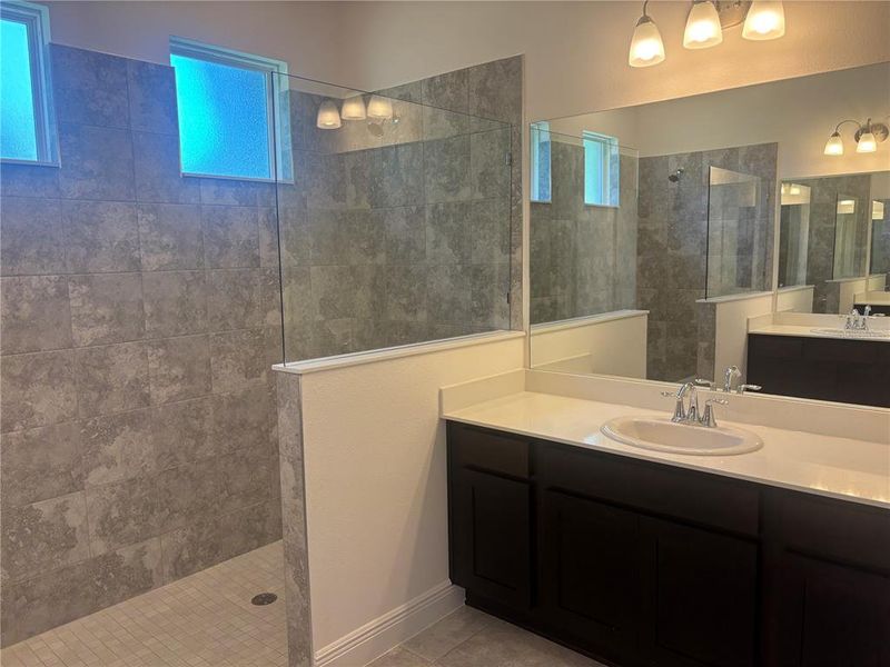 Furnished interior view inside a new home in , Lady Lake (Image 15).