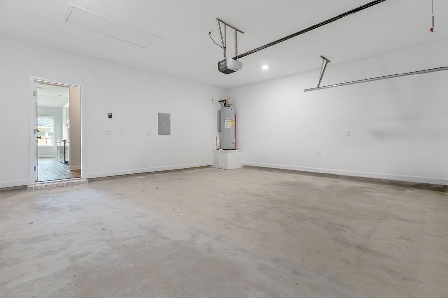 Spacious, unfurnished interior of a new home in , Crestview (Image 20).