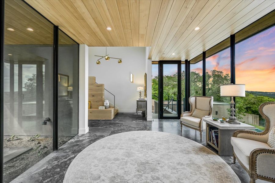 View of sunroom / solarium