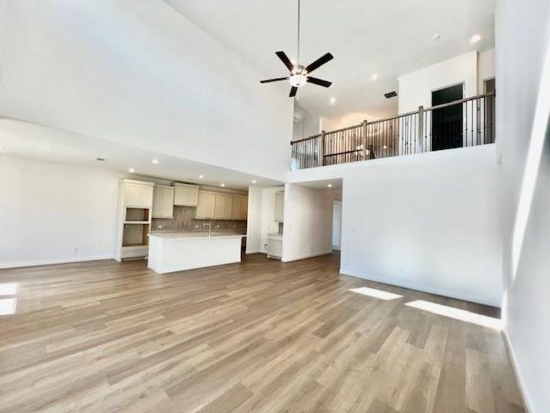Spacious, unfurnished interior of a new home in Evergreen 55', Conroe (Image 8).
