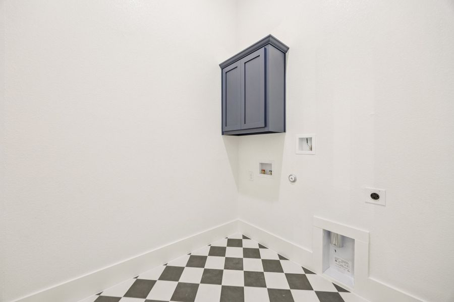 Representative unfurnished interior of a home built from the Augusta by Sandlin Homes in Trinity Estates, Benbrook (Image 23).