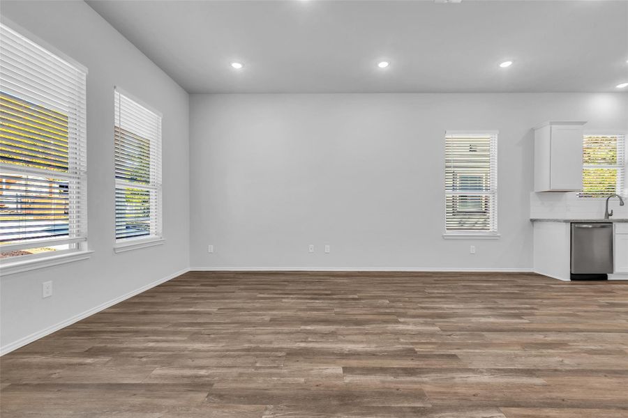 Spacious, unfurnished interior of a new home in , Willis (Image 25).