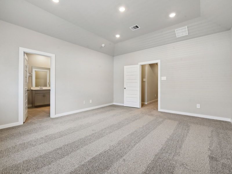 Spacious, unfurnished interior of a new home in Pinewood Trails - City Series, Atascocita (Image 19).