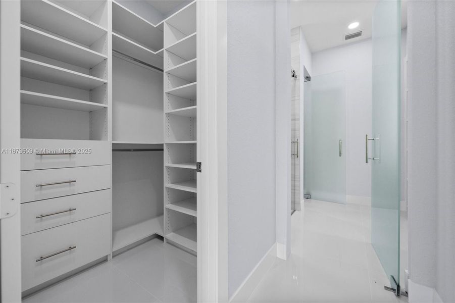 Image 28 of a home in .