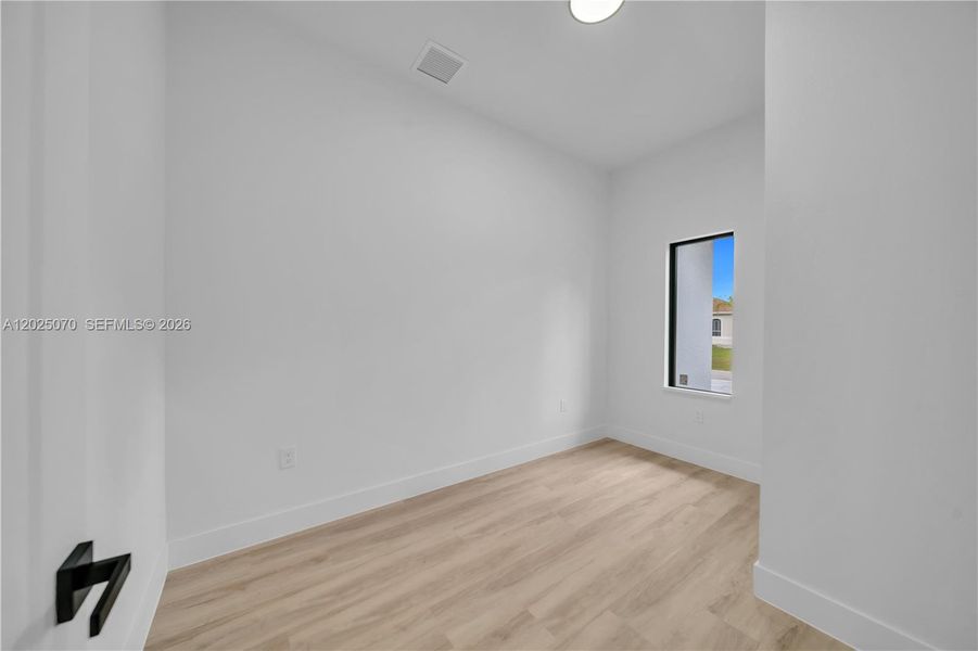 Spacious, unfurnished interior of a new home in , North Port (Image 17).