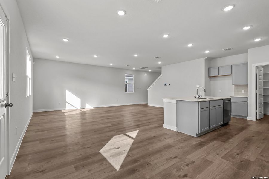 Spacious, unfurnished interior of a new home in Agave, San Antonio (Image 18).