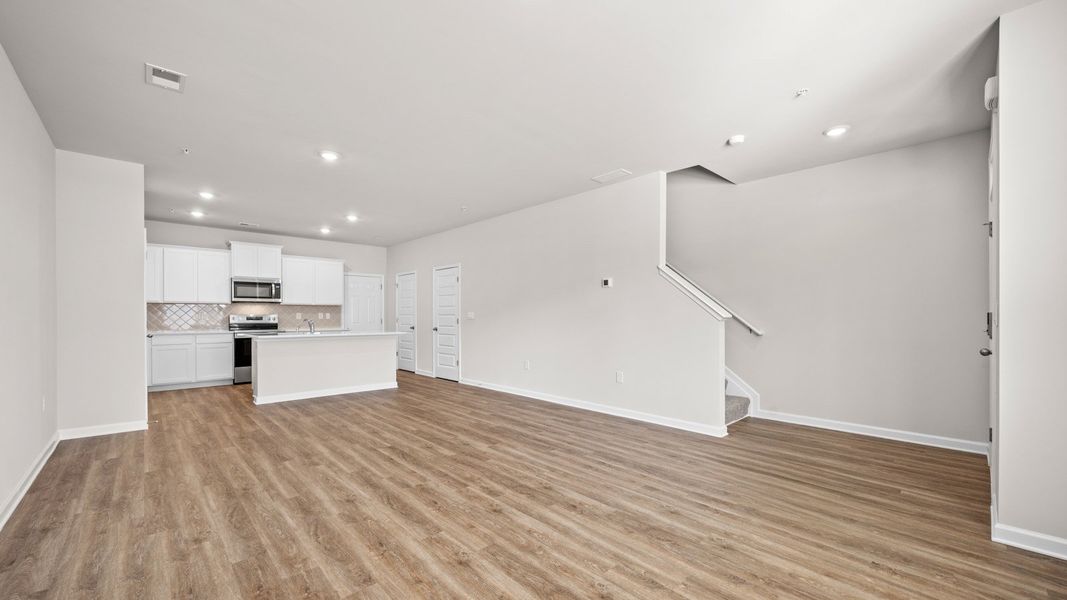 Spacious, unfurnished interior of a new home in Echo Glen, Stockbridge (Image 14).