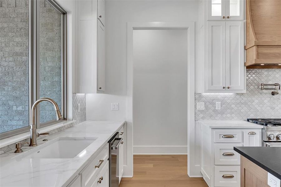 Furnished interior view inside a new home in , Longview (Image 7).