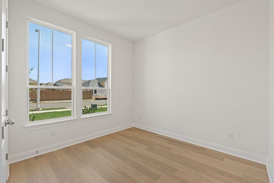 Spacious, unfurnished interior of a new home in Persimmon, Buda (Image 25).