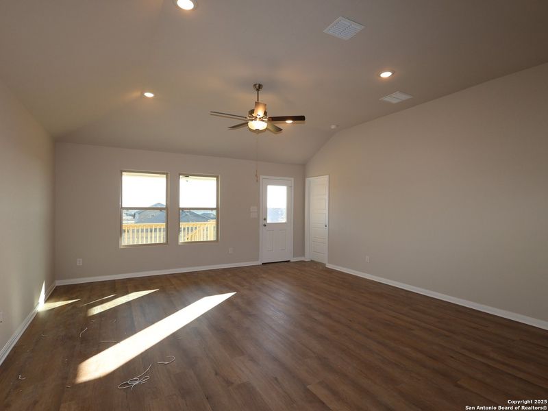 Spacious, unfurnished interior of a new home in Hunters Ranch, San Antonio (Image 37).
