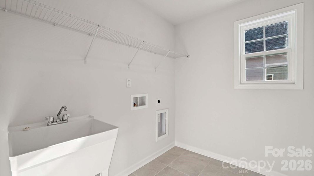 Spacious, unfurnished interior of a new home in Sylvan Creek, Denver (Image 20).