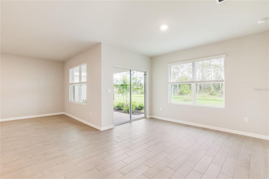 Spacious, unfurnished interior of a new home in Seagrass, Punta Gorda (Image 16).