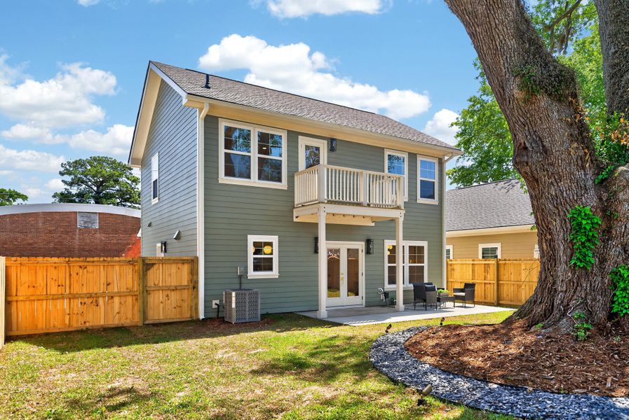 Exterior details and patio area of a home in , North Charleston (Image 3).