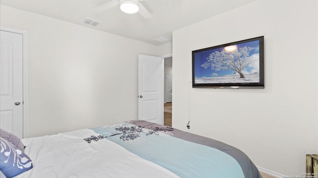 Furnished interior view inside a new home in Arroyo Ranch, Seguin (Image 5).