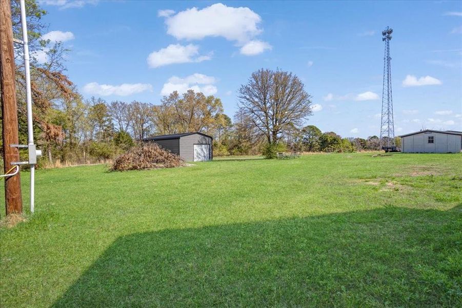 Exterior details and patio area of a home in , Pittsburg (Image 23).