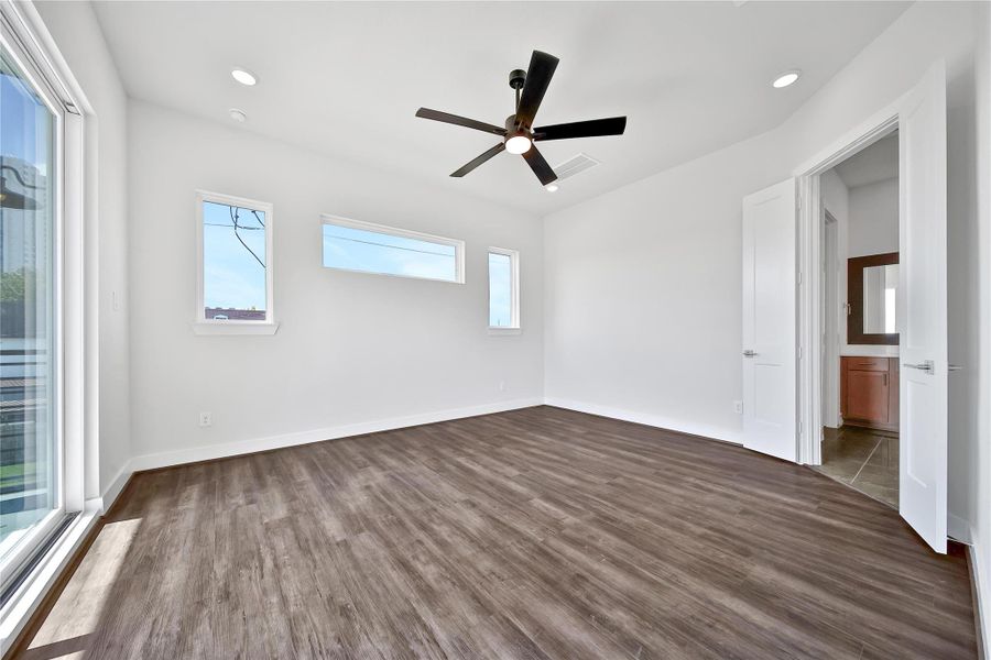 Spacious, unfurnished interior of a new home in Lago Pointe, Seabrook (Image 24). Spacious, unfurnished interior of a new home in Lago Pointe, Seabrook (Image 24).