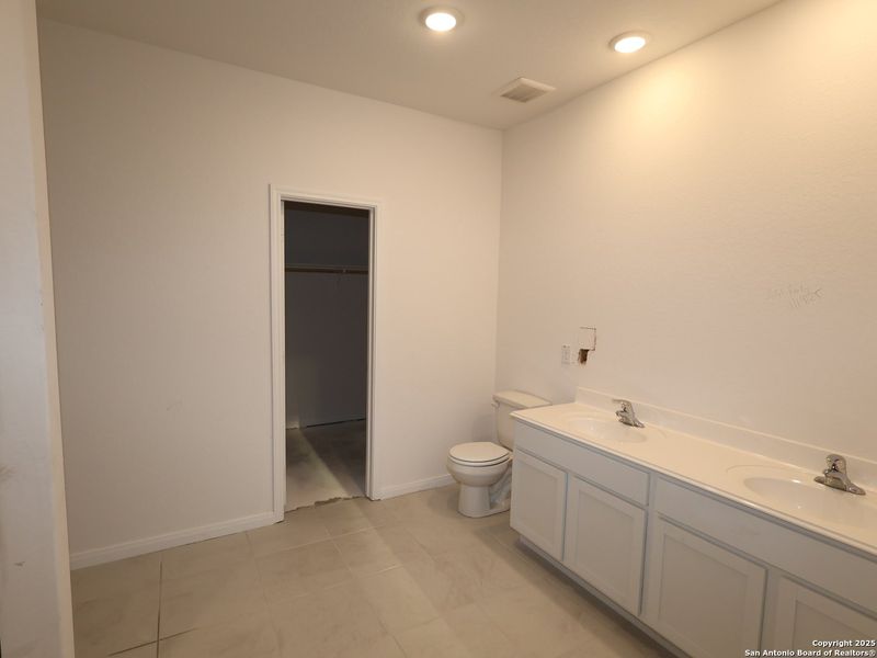 Furnished interior view inside a new home in Greenspoint Heights, Seguin (Image 4).