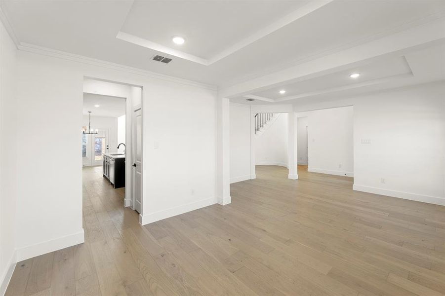 06. 803 Bleriot - Dining