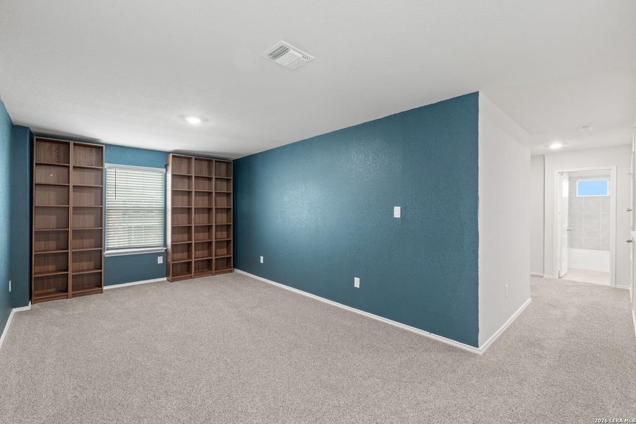 Spacious, unfurnished interior of a new home in Copper Canyon, Bulverde (Image 12).