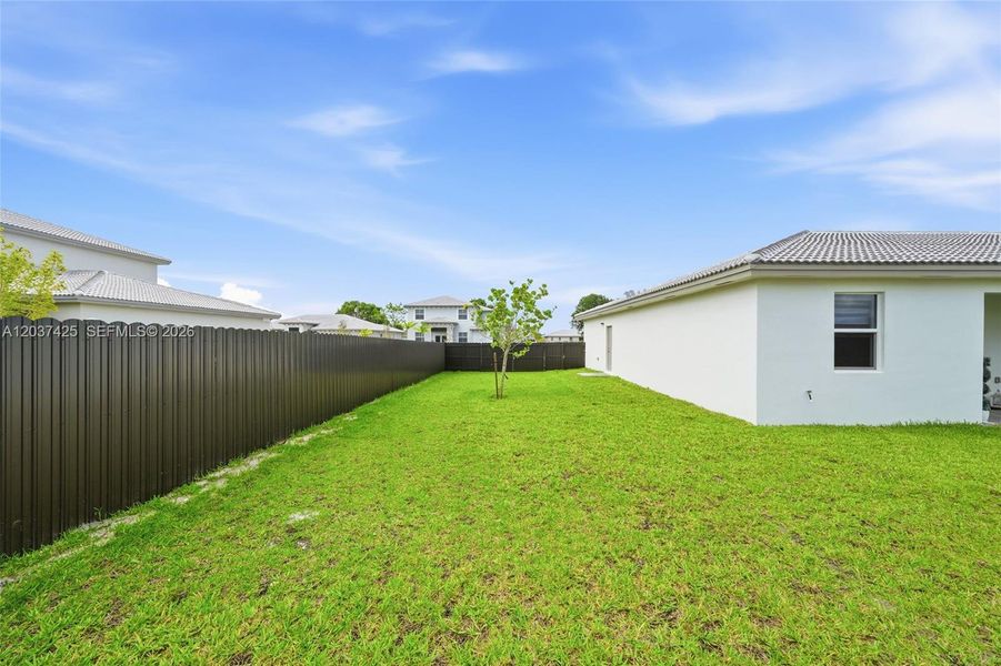 Exterior details and patio area of a home in , Miami (Image 27).