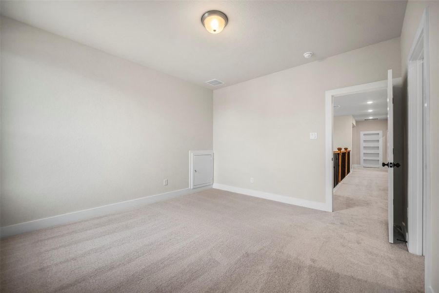 Spacious, unfurnished interior of a new home in Bridgeland 80′, Cypress (Image 15).