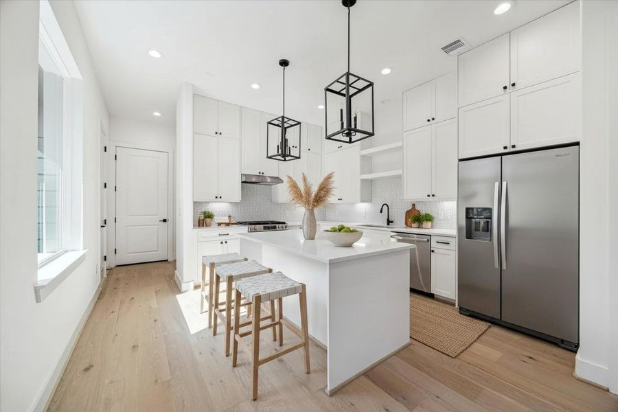 Large island provide for a great morning breakfast. Large island provide for a great morning breakfast.