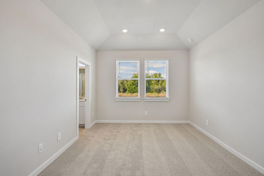 Spacious, unfurnished interior of a new home in Kemah Crossing - City Series, Kemah (Image 37).