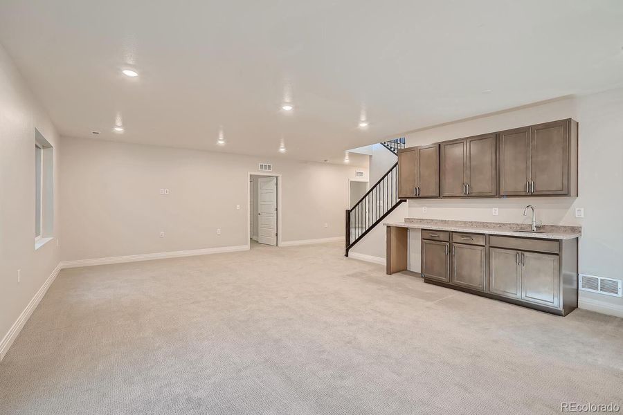 Spacious, unfurnished interior of a new home in , Westminster (Image 22).