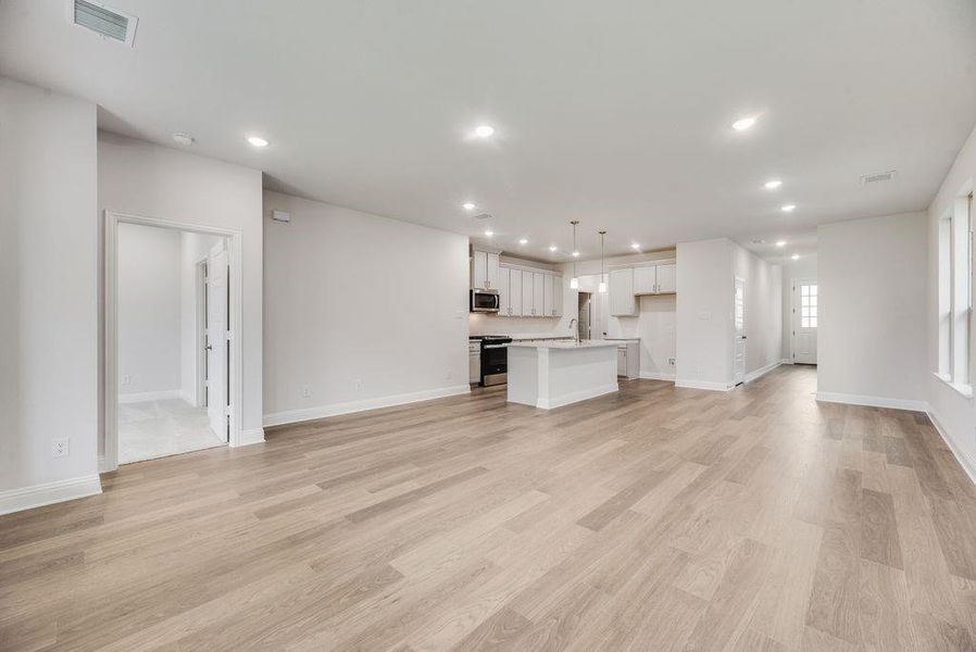 Spacious, unfurnished interior of a new home in Spiritas Ranch, Little Elm (Image 16).