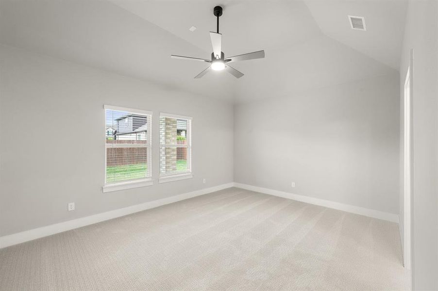 Spacious, unfurnished interior of a new home in Llano Springs, Fort Worth (Image 21).