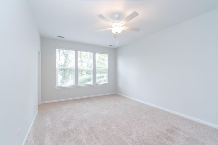 Spacious, unfurnished interior of a new home in , Summerville (Image 24).