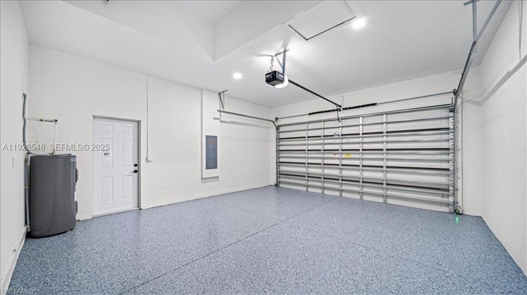 Spacious, unfurnished interior of a new home in , Lehigh Acres (Image 26).