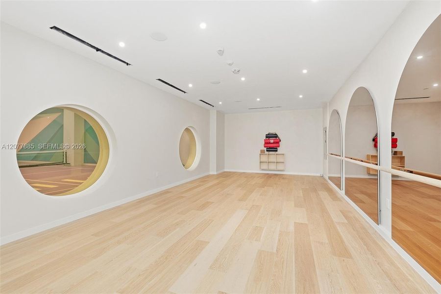 Spacious, unfurnished interior of a new home in , Miami (Image 15).