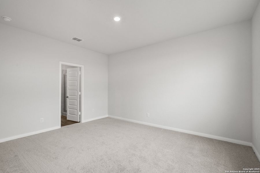 Spacious, unfurnished interior of a new home in Dauer Ranch, New Braunfels (Image 14). Spacious, unfurnished interior of a new home in Dauer Ranch, New Braunfels (Image 14).