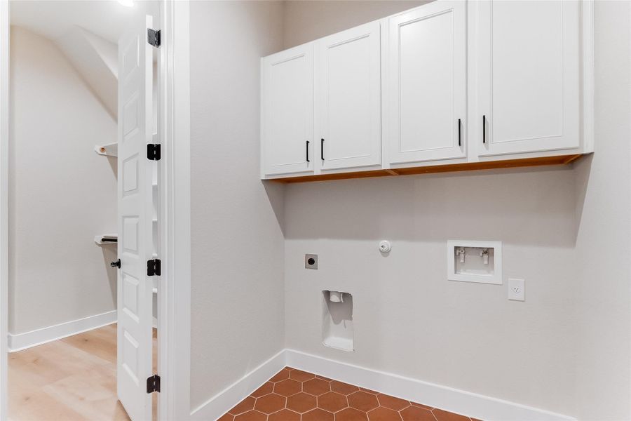 Spacious, unfurnished interior of a new home in , Bertram (Image 21).