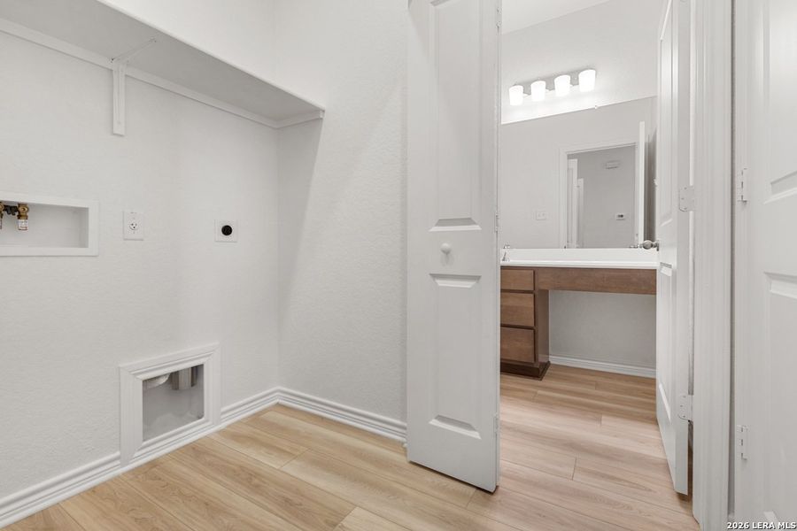 Spacious, unfurnished interior of a new home in Punta Verde, Converse (Image 17). Spacious, unfurnished interior of a new home in Punta Verde, Converse (Image 17).