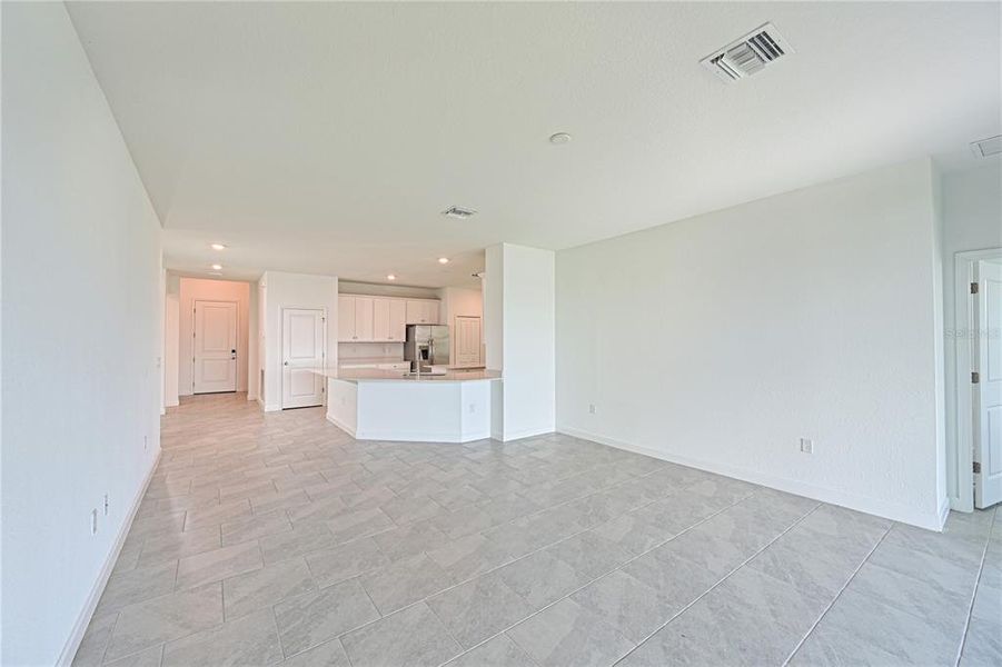 Spacious, unfurnished interior of a new home in Rye Ranch: Manor Homes, Parrish (Image 20). Spacious, unfurnished interior of a new home in Rye Ranch: Manor Homes, Parrish (Image 20).