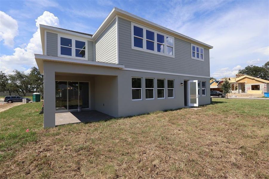 Exterior details and patio area of a home in Willow Run, Apopka (Image 4).