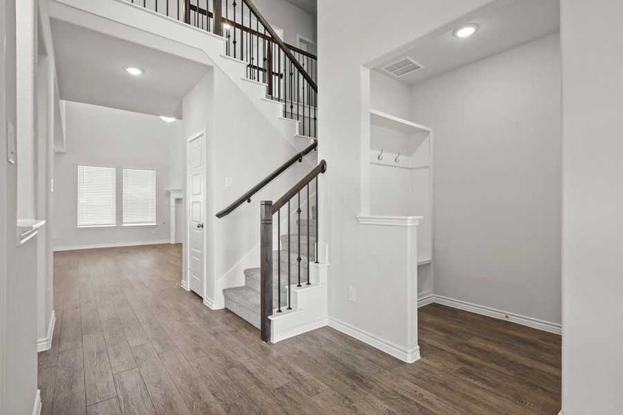Spacious, unfurnished interior of a new home in Rocky Creek Crossing, Fort Worth (Image 17). Spacious, unfurnished interior of a new home in Rocky Creek Crossing, Fort Worth (Image 17).