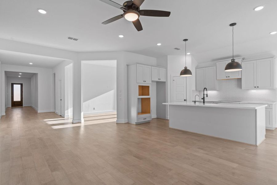 Spacious, unfurnished interior of a new home in Cross Creek West 50', Fulshear (Image 5). Spacious, unfurnished interior of a new home in Cross Creek West 50', Fulshear (Image 5).