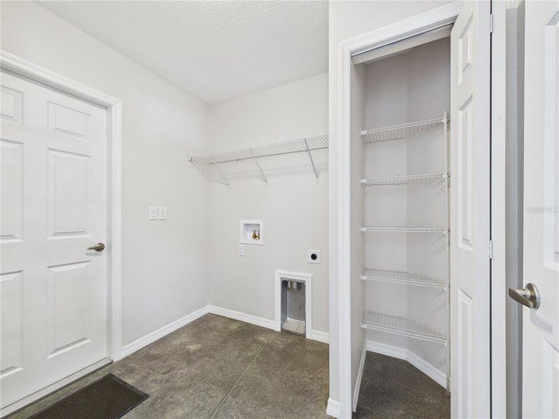 Spacious, unfurnished interior of a new home in , Ocala (Image 14).