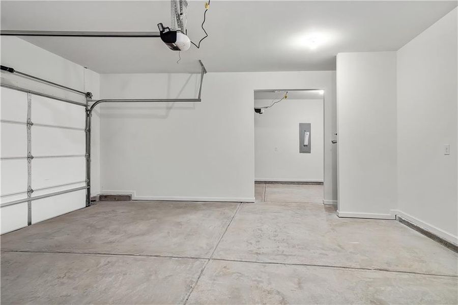 Spacious, unfurnished interior of a new home in Shadow Creek, Jackson (Image 12).