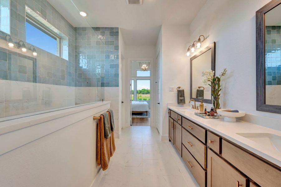 The Daisy - Owner's Bath