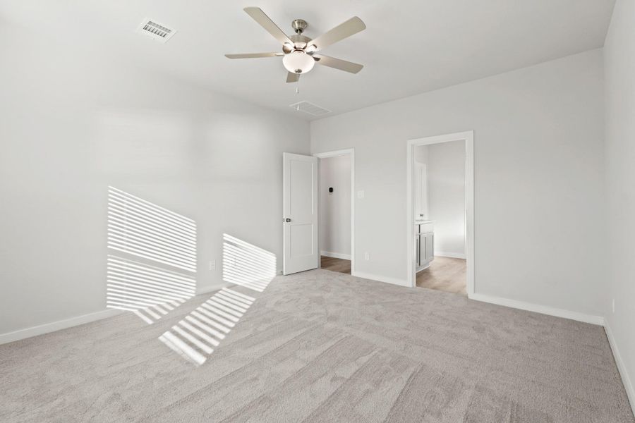 Spacious, unfurnished interior of a new home in Woodshore, Clute (Image 26).